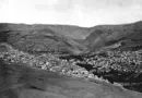 Fotografi. Byn Zahléh i bergskedjan Antilibanon.