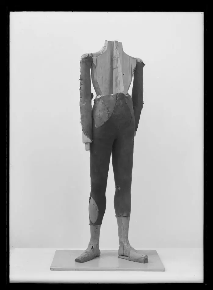 Mannekäng använd till uniform för spel modell år 1763, Hälsinge regemente.