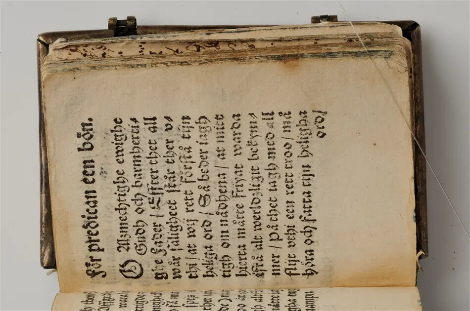 Bönbok, titel: "Någhra gudeligha böner utdragna aff then helga scrifft", tryckt hos Amund Laurentzon, Stockholm 1559.