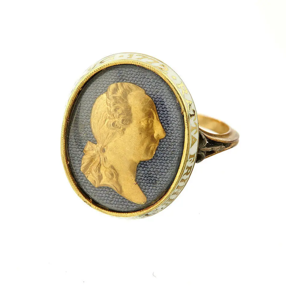 En av Gustav III:s s.k. revolutionsringar, 1772.