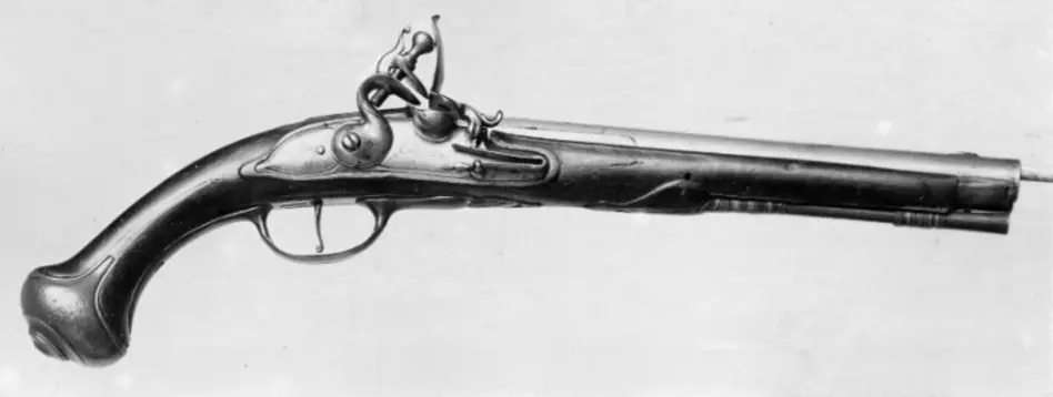 Flintlåspistol m: 1717 för Livskvadronen, Sverige (avkortad), tillverkad i Örebro.
