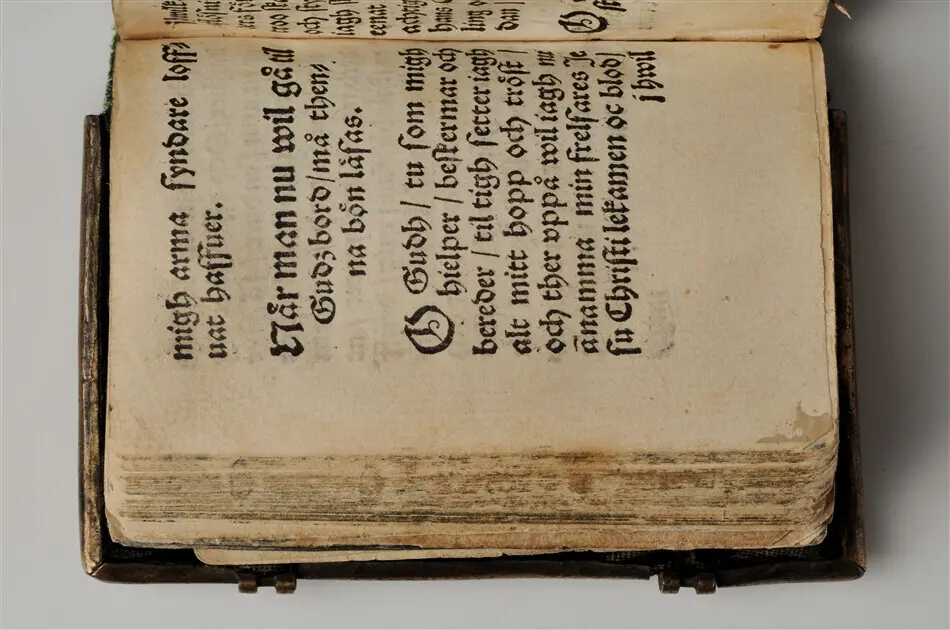 Bönbok, titel: "Någhra gudeligha böner utdragna aff then helga scrifft", tryckt hos Amund Laurentzon, Stockholm 1559.
