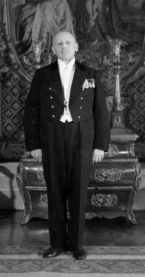Frack till kammartjänareuniform, Gustaf V:s hovstat.