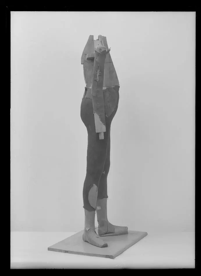 Mannekäng använd till uniform för spel modell år 1763, Hälsinge regemente.