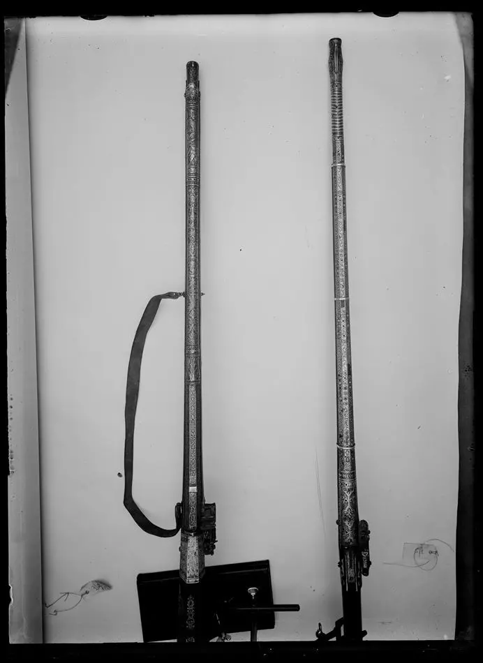 Kulbössa med snapplås av turkisk typ, shishana, Osmanska riket, pipa Augsburg 1550 c, stock (och lås) av Seyed Mostafa 1710.