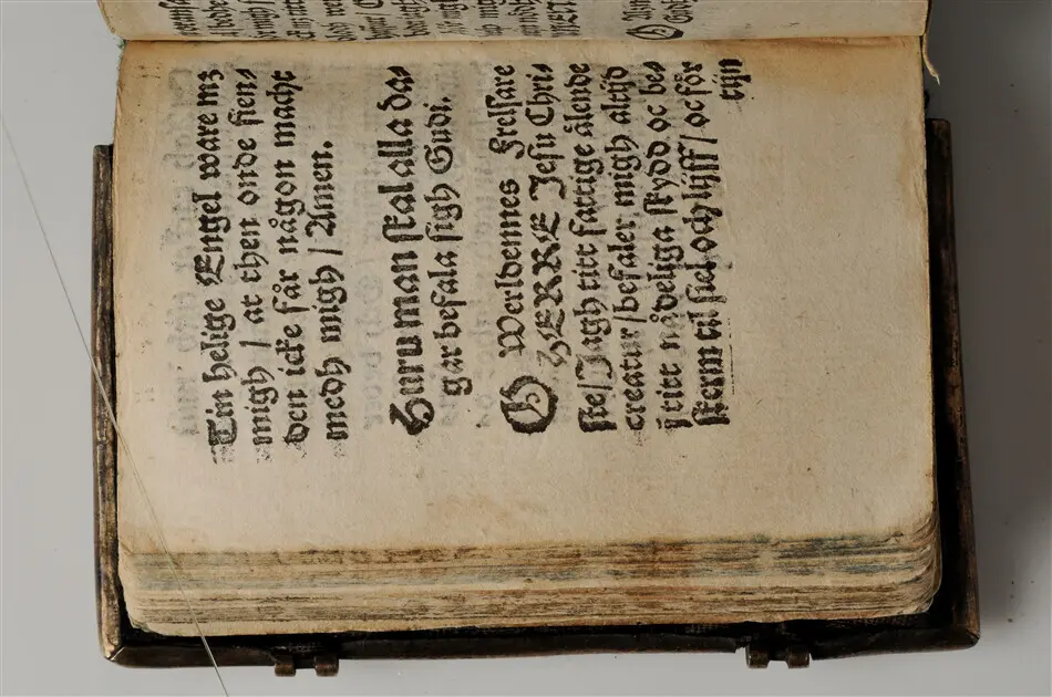 Bönbok, titel: "Någhra gudeligha böner utdragna aff then helga scrifft", tryckt hos Amund Laurentzon, Stockholm 1559.