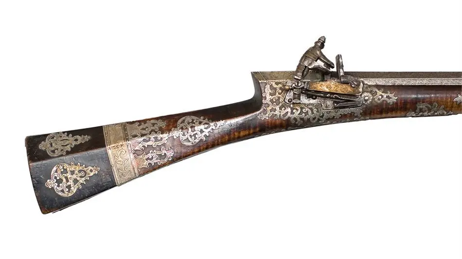 Kulbössa med snapplås av turkisk typ, shishana, Osmanska riket, pipa Augsburg 1550 c, stock (och lås) av Seyed Mostafa 1710.