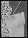 Manschett av linne med sydd spets, använd till Gustav II Adolfs första sveptröja.