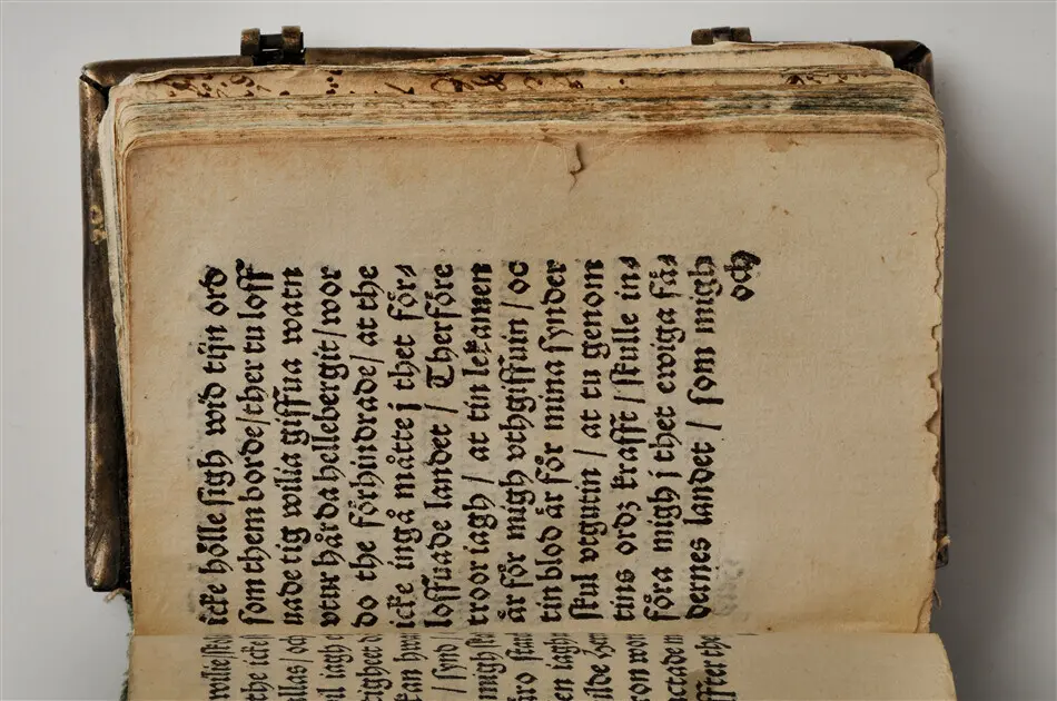 Bönbok, titel: "Någhra gudeligha böner utdragna aff then helga scrifft", tryckt hos Amund Laurentzon, Stockholm 1559.