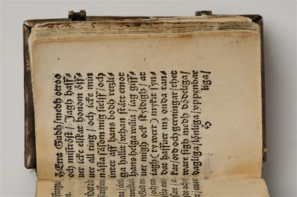 Bönbok, titel: "Någhra gudeligha böner utdragna aff then helga scrifft", tryckt hos Amund Laurentzon, Stockholm 1559.