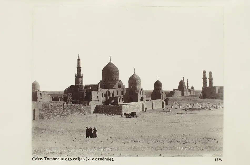 Bild på Fotografi. Vy över Kalifgravarna. Kairo, Egypten.