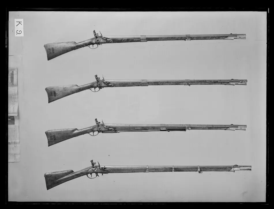 Gevär m: 1815, Sverige, tillverkningsnr 4292, utrangerat och använt som övningsgevär nr 17 vid Lyceum, Stockholm