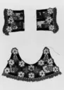 Bogstycke, del till hästtyg, Maria Eleonoras färger (rött-vitt), tillverkat av hovskräddaren Baltzar Dinet för bröllopstorneringen 1620.