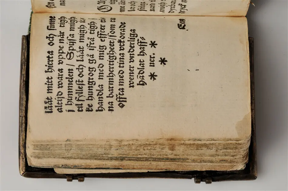 Bönbok, titel: "Någhra gudeligha böner utdragna aff then helga scrifft", tryckt hos Amund Laurentzon, Stockholm 1559.