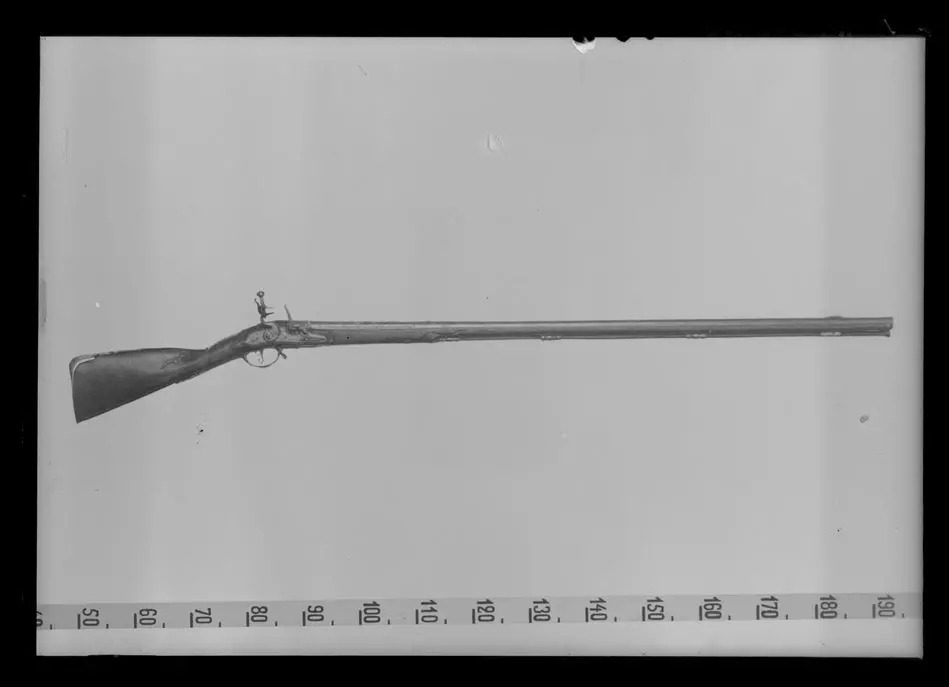 Bössa med flintlås, signerad HENOUL, Liège, 1700-talets början