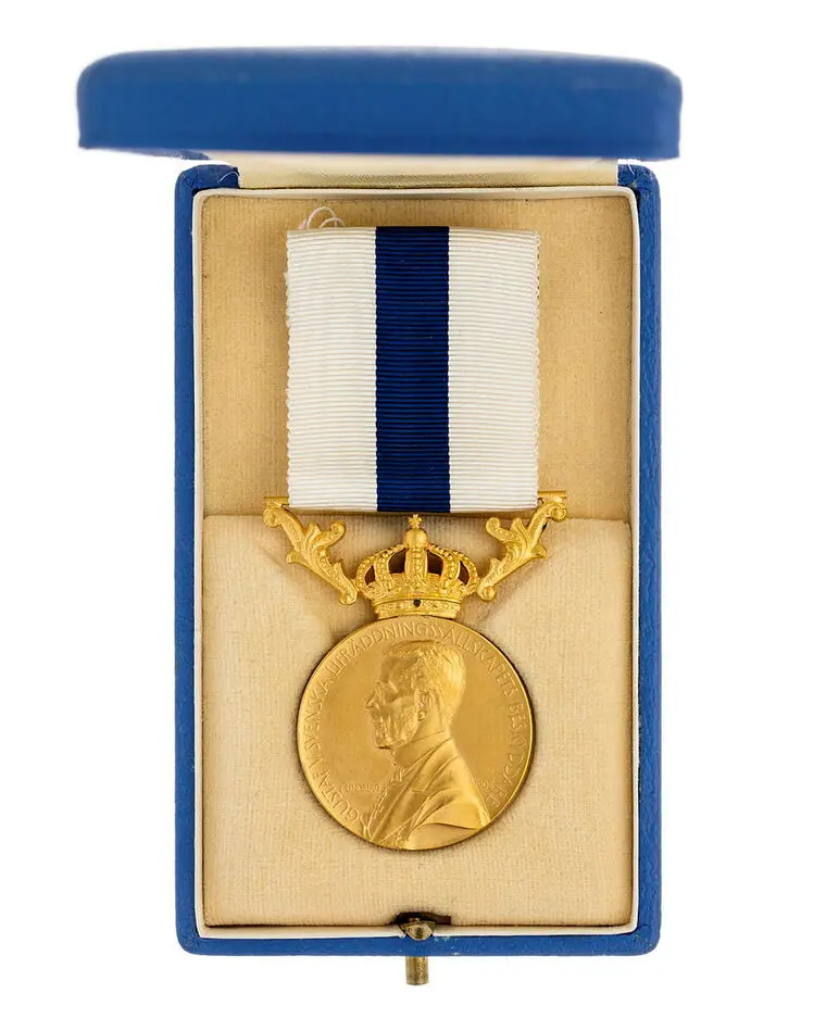 Svenska Livräddningssällskapets guldmedalj, tilldelad dåvarande kronprins Gustav Adolf 1938-11-28.