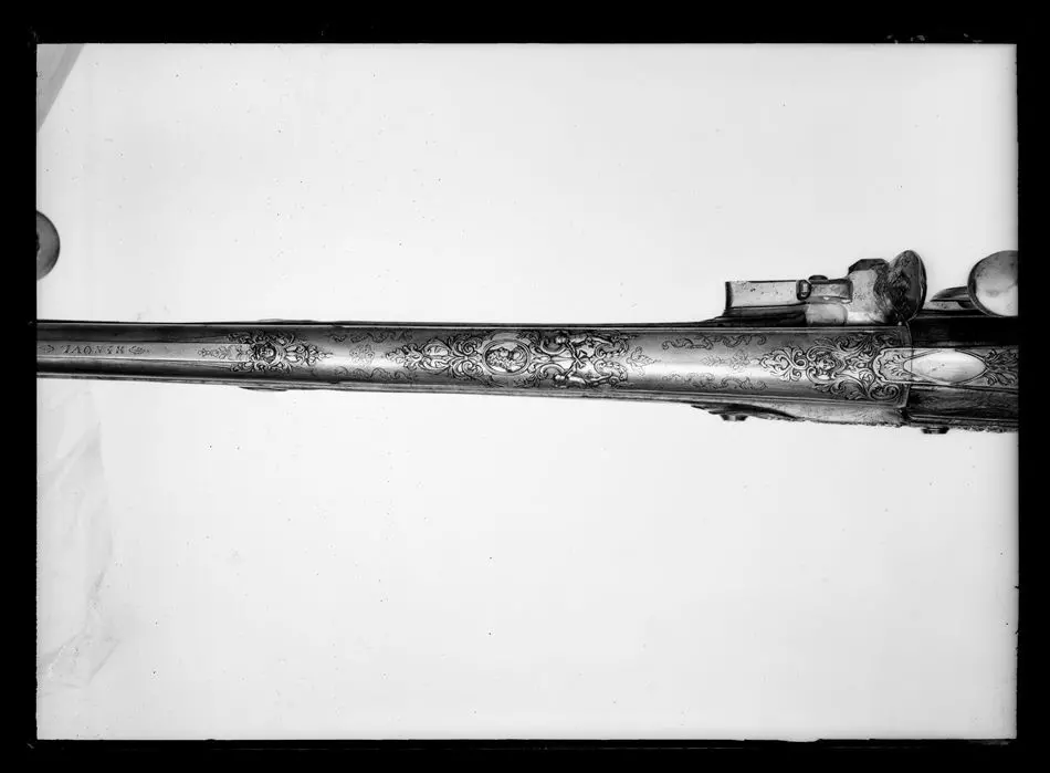 Bössa med flintlås, signerad HENOUL, Liège, 1700-talets början
