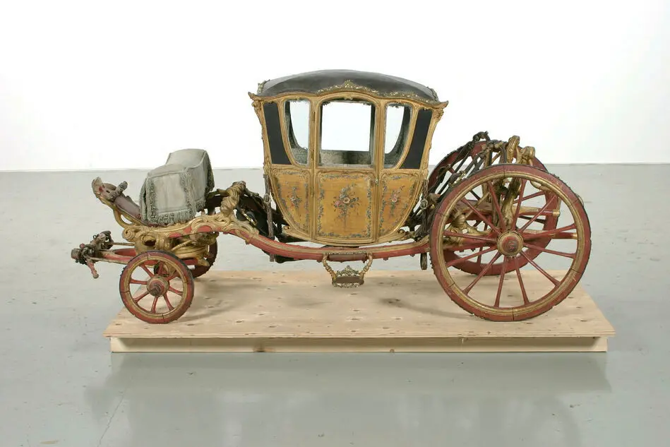 Bild på Vagnsmodell, berlinare i rokoko byggd som galavagn, 1750-1760-tal.
