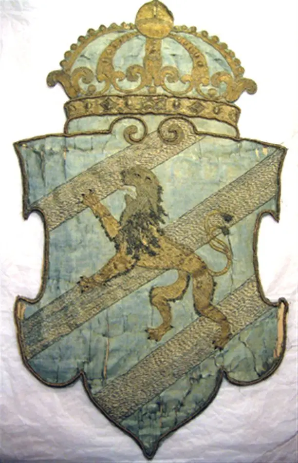 Bild på Göta vapen, broderat tillsammans med en serie vapen för schabrak burna av sorgehästarna i Gustav II Adolfs begravning 1633 (1634).