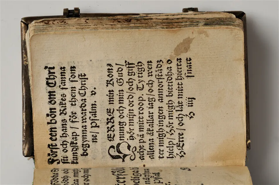 Bönbok, titel: "Någhra gudeligha böner utdragna aff then helga scrifft", tryckt hos Amund Laurentzon, Stockholm 1559.