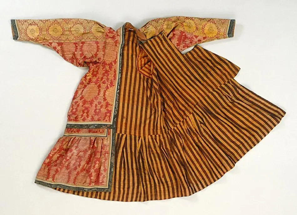 Västmongolisk kvinnodräkt