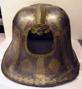 Ländpansar, ingående i Sigismund Augusts rustningsgarnityr för man och häst. Skänkt år 1574 av prinssessan Anna av Polen till Johan III. Tillverkad på 1550-talet av Kunz Lochner i Nürnberg.