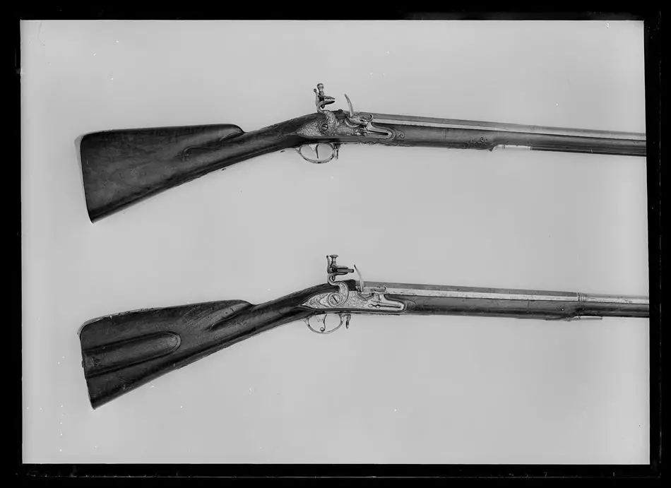 Flintlåsbössa, Johan Franz Meidinger, Stockholm ca 1750, den graverade dekoren möjligen av Johan Lorentz Weiss, Stockholm (+1754)