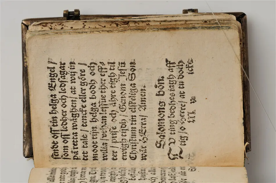 Bönbok, titel: "Någhra gudeligha böner utdragna aff then helga scrifft", tryckt hos Amund Laurentzon, Stockholm 1559.