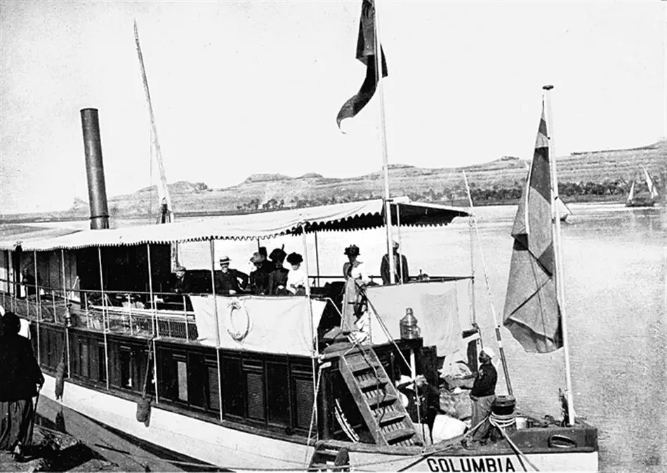 Fotografi. Ångfartyget "Columbia", fotograferat i Sohag, Egypten.