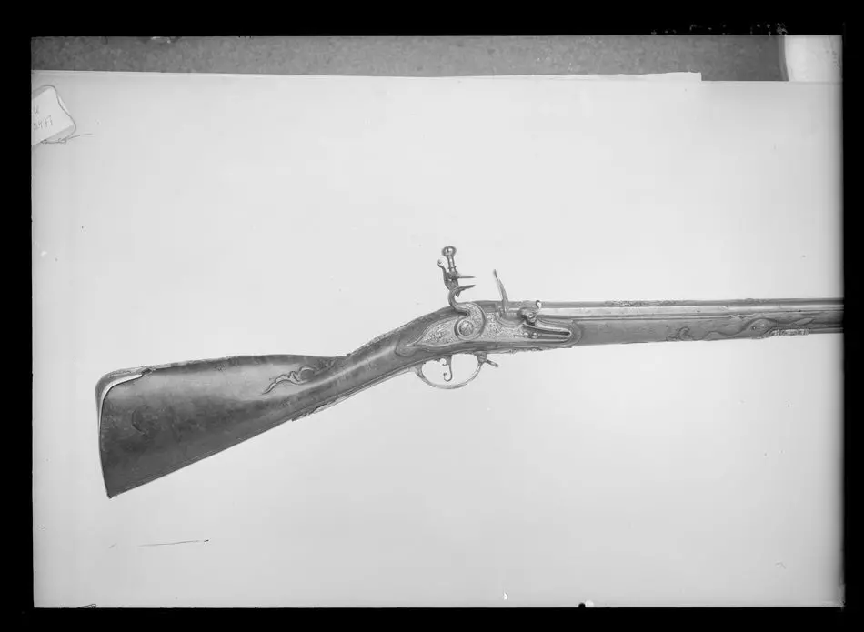 Bössa med flintlås, signerad HENOUL, Liège, 1700-talets början