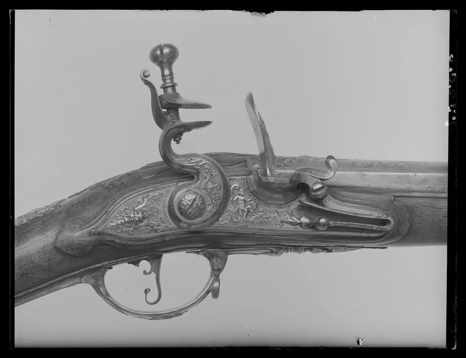 Bössa med flintlås, signerad HENOUL, Liège, 1700-talets början