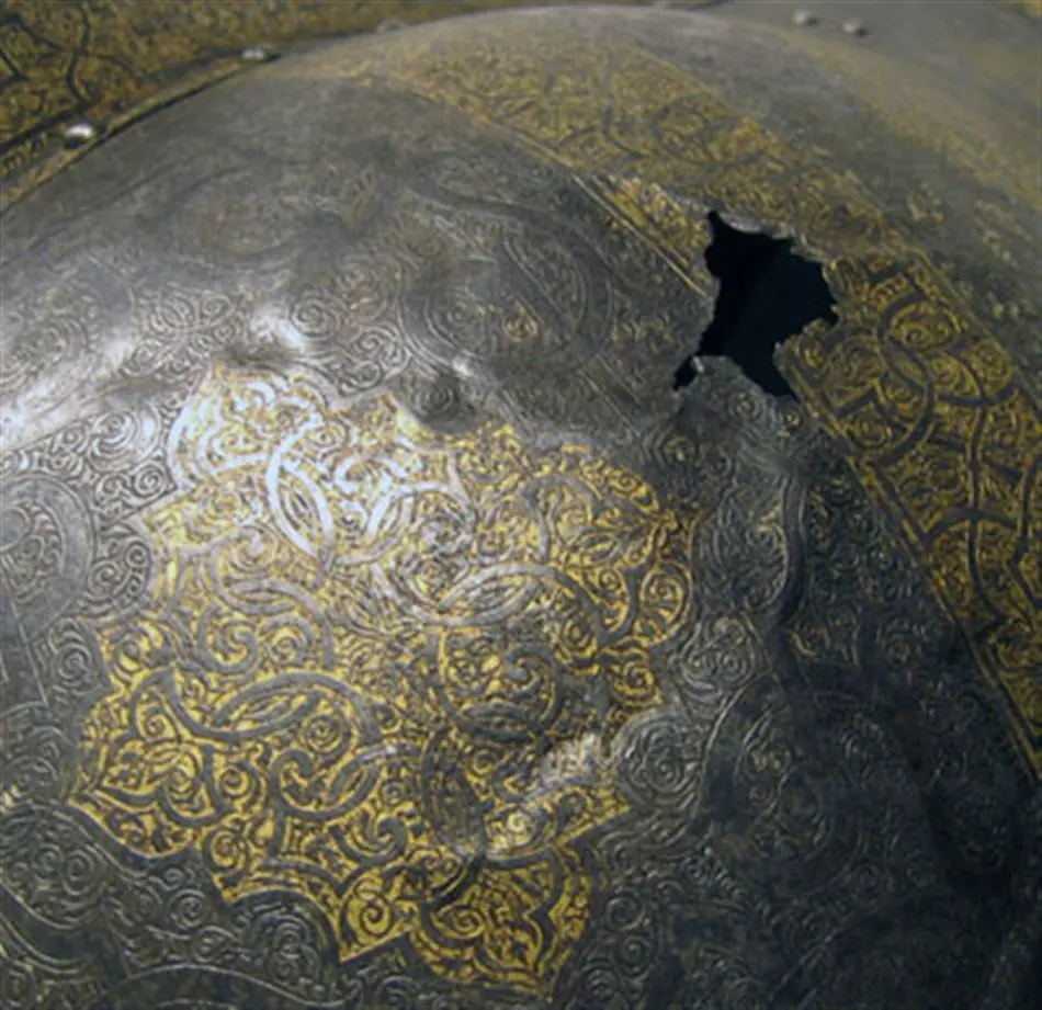 Ländpansar, ingående i Sigismund Augusts rustningsgarnityr för man och häst. Skänkt år 1574 av prinssessan Anna av Polen till Johan III. Tillverkad på 1550-talet av Kunz Lochner i Nürnberg.