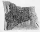 Sadel, ingående i Sigismund Augusts rustningsgarnityr för man och häst. Skänkt år 1574 av prinssessan Anna av Polen till Johan III. Tillverkad på 1550-talet av Kunz Lochner i Nürnberg.