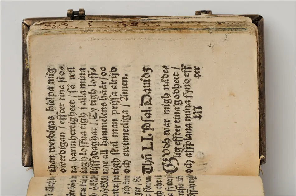 Bönbok, titel: "Någhra gudeligha böner utdragna aff then helga scrifft", tryckt hos Amund Laurentzon, Stockholm 1559.