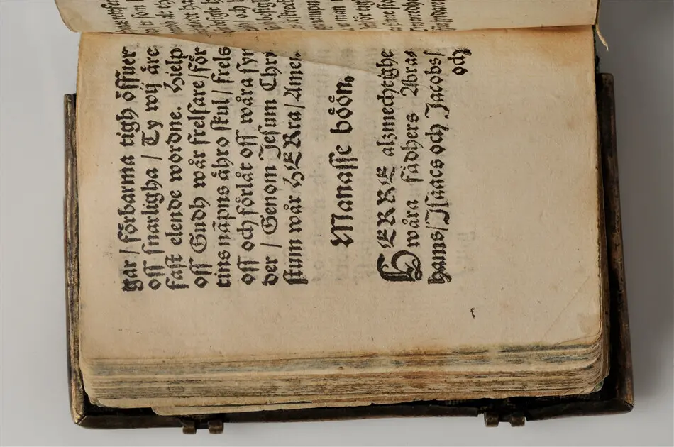 Bönbok, titel: "Någhra gudeligha böner utdragna aff then helga scrifft", tryckt hos Amund Laurentzon, Stockholm 1559.
