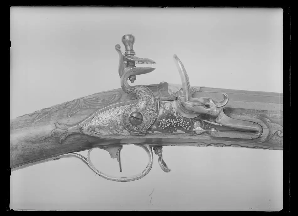Flintlåsbössa, Johan Franz Meidinger, Stockholm ca 1750, den graverade dekoren möjligen av Johan Lorentz Weiss, Stockholm (+1754)