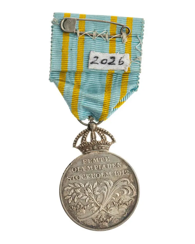 Band till konung Gustaf V:s olympiska medalj 1912 (nr 2025).