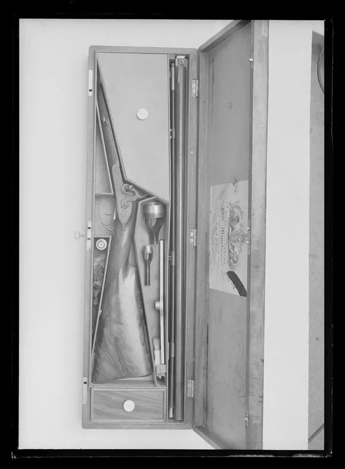 Etui till dubbelbössa nr 4140, Charles Lancaster, London, 1834 (?)