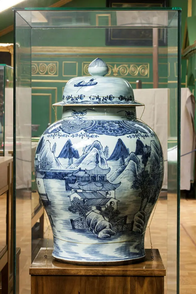 Bild på Urna med lock, ett par. Qing-dynastin, Qianlong