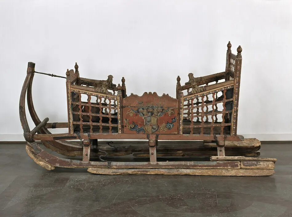 Bild på Snidad och målad släde som tillhört rikskanslern greve Axel Oxenstierna (1583-1654).