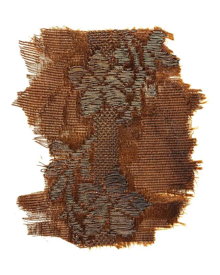 Bild på Fragment, Fragment, A:2, praktdräkten brokad o löst varpripsfragment, 2 delar, Dräkt, brokad