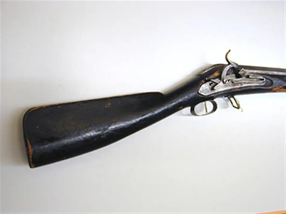 Slagsnapplåslodbössa, utfjäderslås, tåspänn,  Norrbotten, 1866