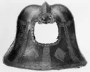 Ländpansar, ingående i Sigismund Augusts rustningsgarnityr för man och häst. Skänkt år 1574 av prinssessan Anna av Polen till Johan III. Tillverkad på 1550-talet av Kunz Lochner i Nürnberg.