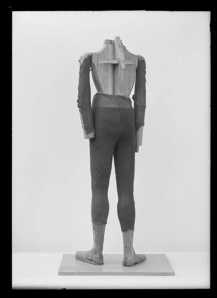 Mannekäng använd till uniform för spel modell år 1763, Hälsinge regemente.