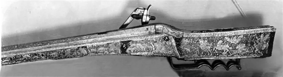 Hjullåsbössa, Sydtyskland, 1500-talets slut, pipan signerad A T och daterad 1577.