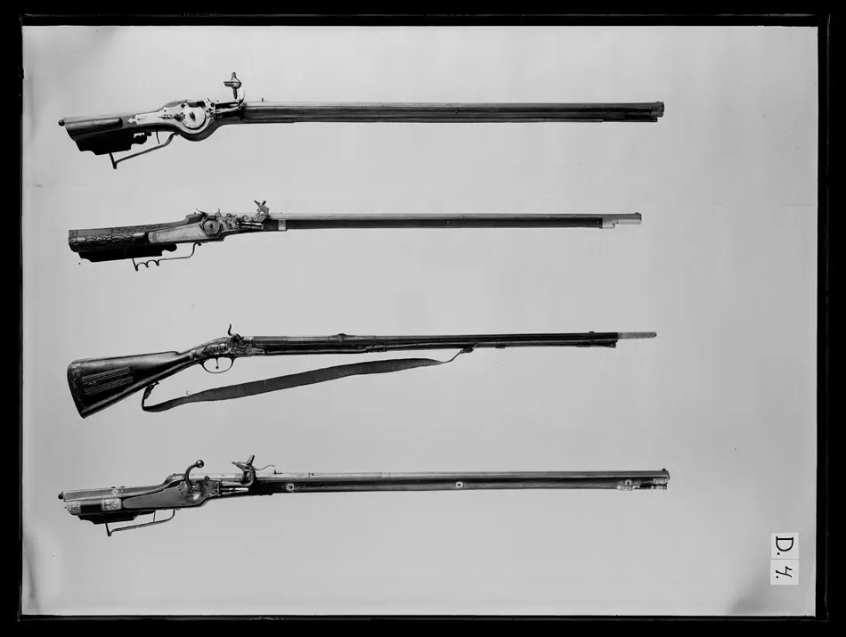 Flintlåsbössa, Le Couvreux, Paris ca 1660 (Francois eller sonen Jean), låset ändra till slaglås.