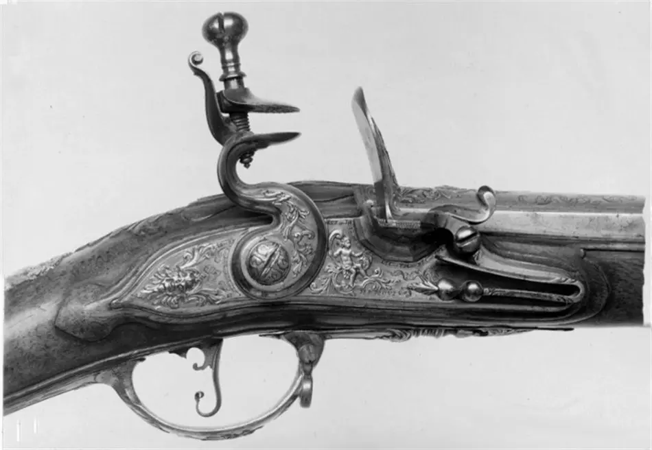 Bild på Bössa med flintlås, signerad HENOUL, Liège, 1700-talets början