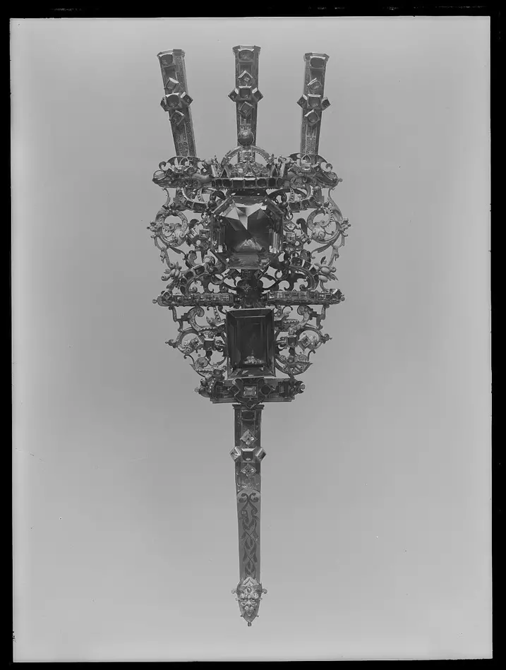 Plymhållare, s.k. ägrett, till Karl IX:s kröningshäst, tillverkad av guldsmeden Ruprecht Miller, Stockholm 1606-1607.