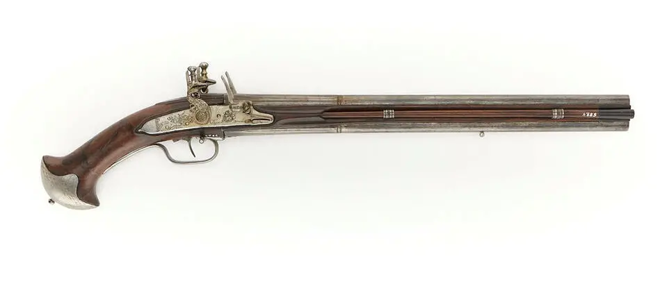 Bild på Flintlåspistol av bockkonstruktion, i par med inventarienummer 5823.
