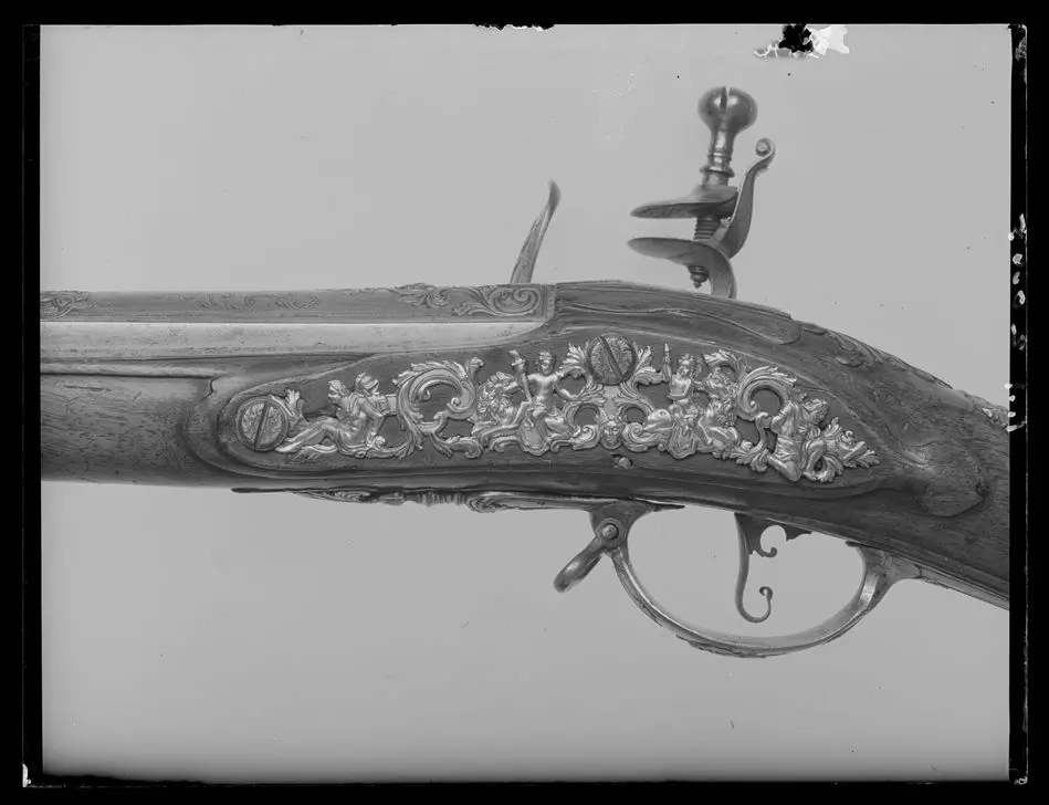 Bössa med flintlås, signerad HENOUL, Liège, 1700-talets början